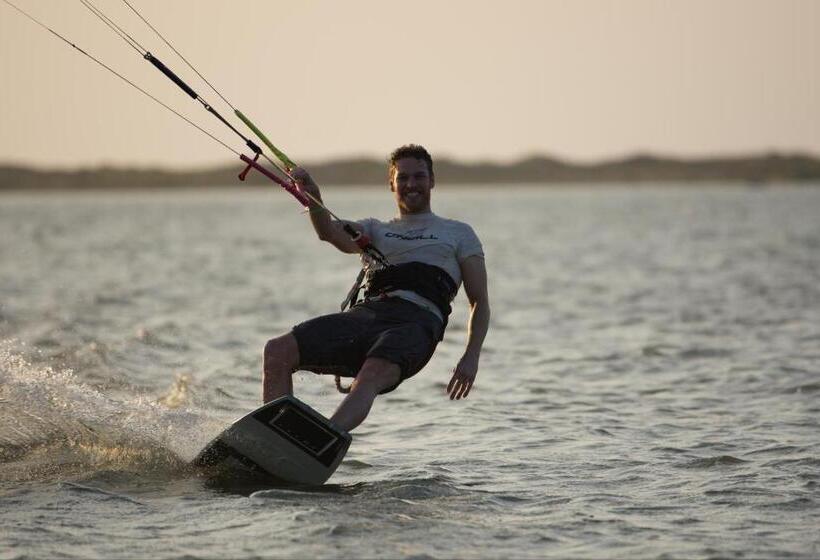 غرفة قياسية مطلّة علي حمام السباحة, De Silva Palm Resort