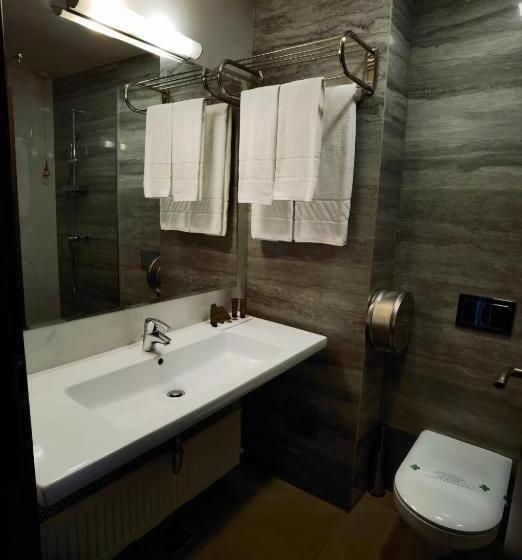 اتاق استاندارد سه تخته با بالکن, Grand Hotel Belvedere