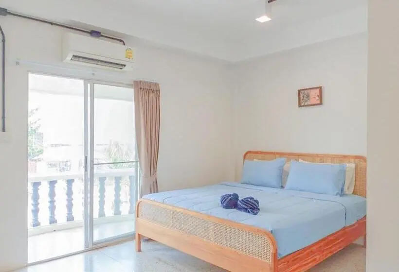 اتاق لوکس با بالکن, Bangsaphan Resort