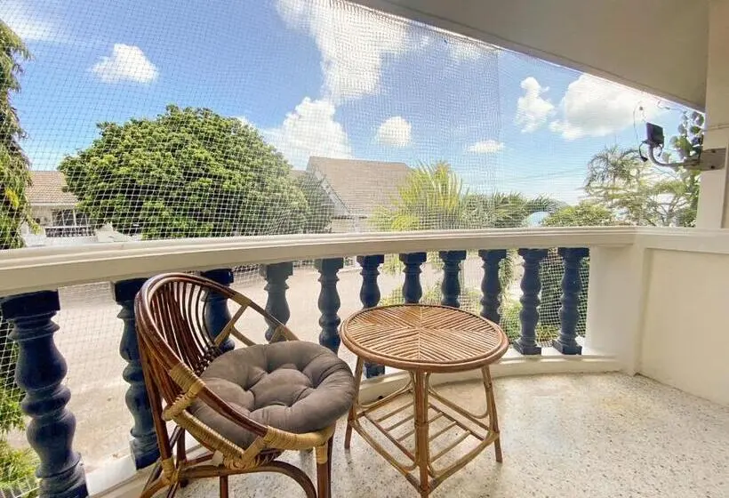 اتاق لوکس با بالکن, Bangsaphan Resort