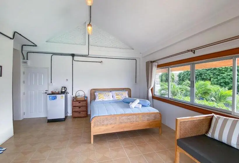 اتاق لوکس با چشم‌انداز دریا, Bangsaphan Resort