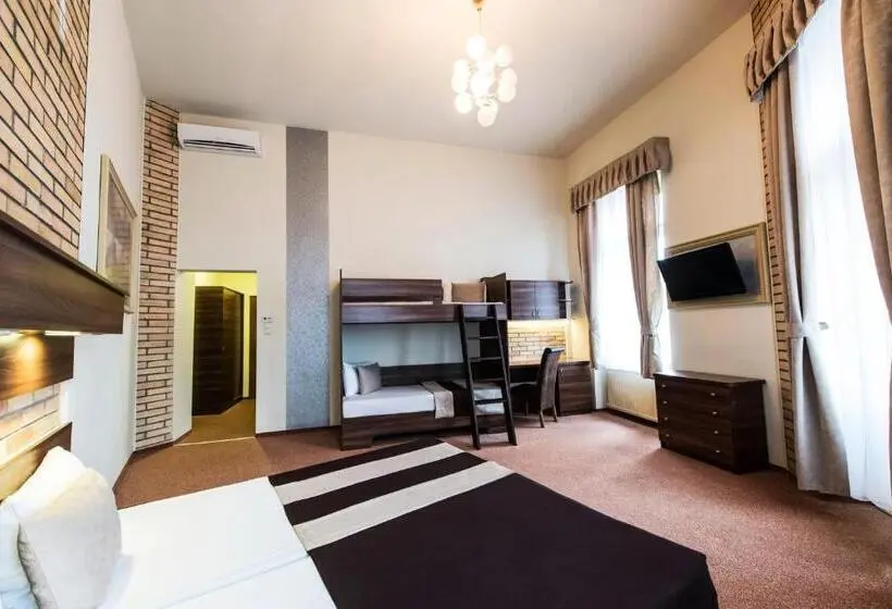 Habitación Cuádruple Estándar, Sous44