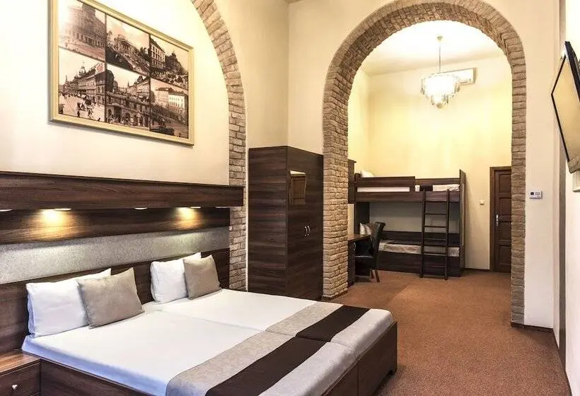 Habitación Cuádruple Estándar, Sous44