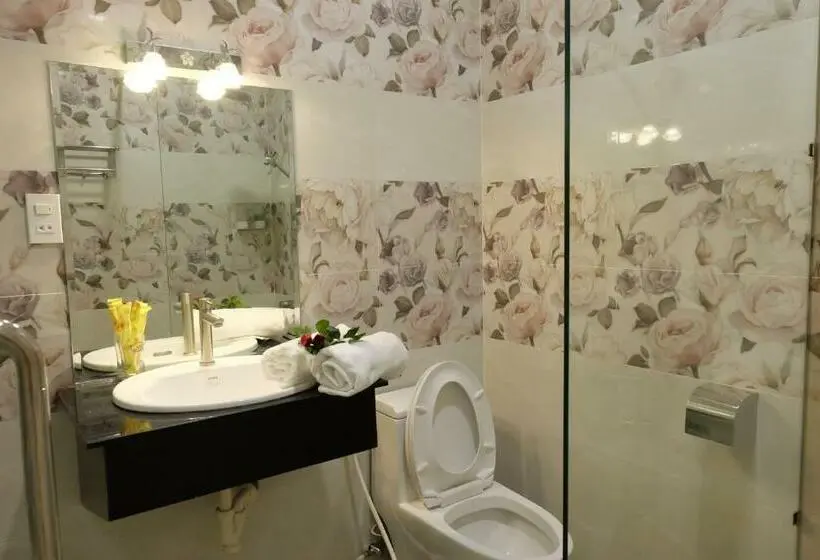 キングサイズベッドのデラックスルーム, Spring Hung Anh Hotel   Sân Bay Tsn