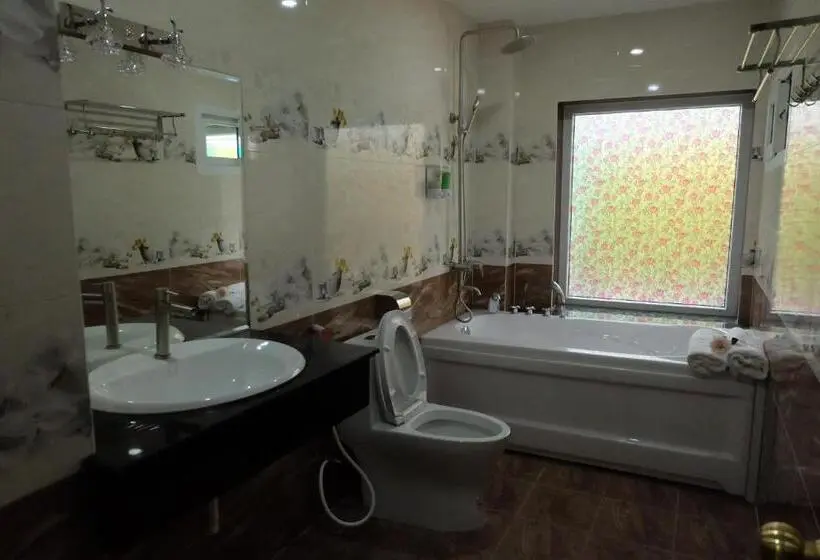 デラックスルーム, Spring Hung Anh Hotel   Sân Bay Tsn