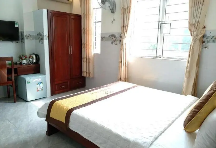 キングサイズベッドのデラックスルーム, Spring Hung Anh Hotel   Sân Bay Tsn