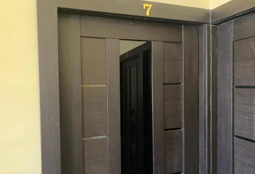 اتاق کلاسیک سه تخته, Karine B&b