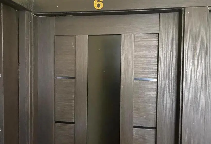 اتاق استاندارد چهارنفره با چشم‌انداز باغ, Karine B&b