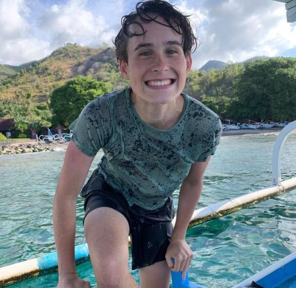 חדר משפחתי, Diver S Cafe Amed