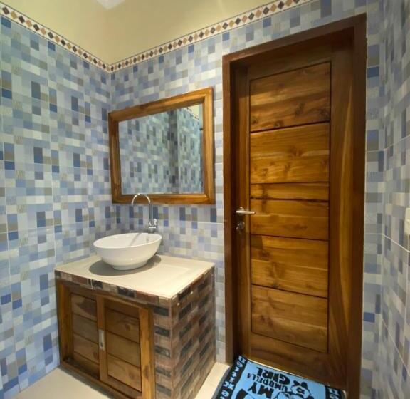 חדר משפחתי, Diver S Cafe Amed