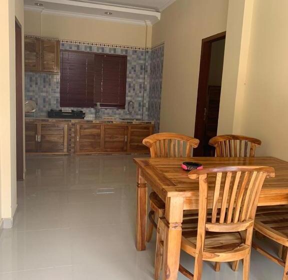 חדר משפחתי, Diver S Cafe Amed