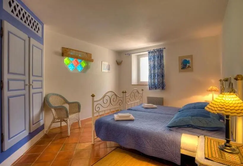 Villa 1 Makuuhuone Merinäkymä, Chambres D'hôtes Littariccia