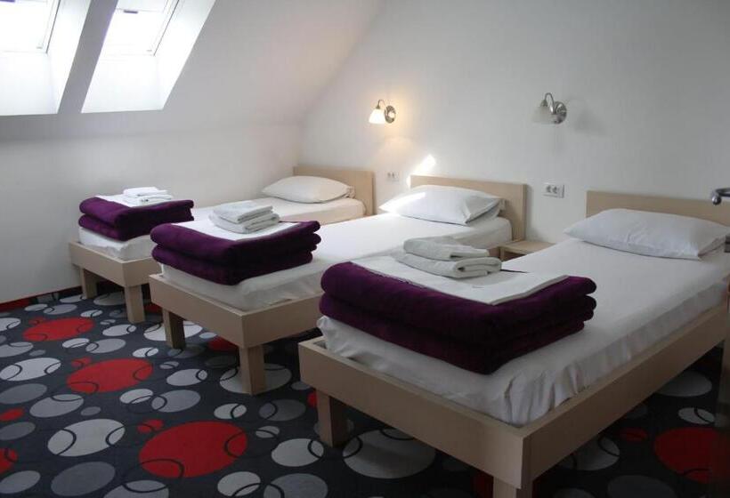 חדר סטנדרט לשלושה, Pansion Komfor Fitea