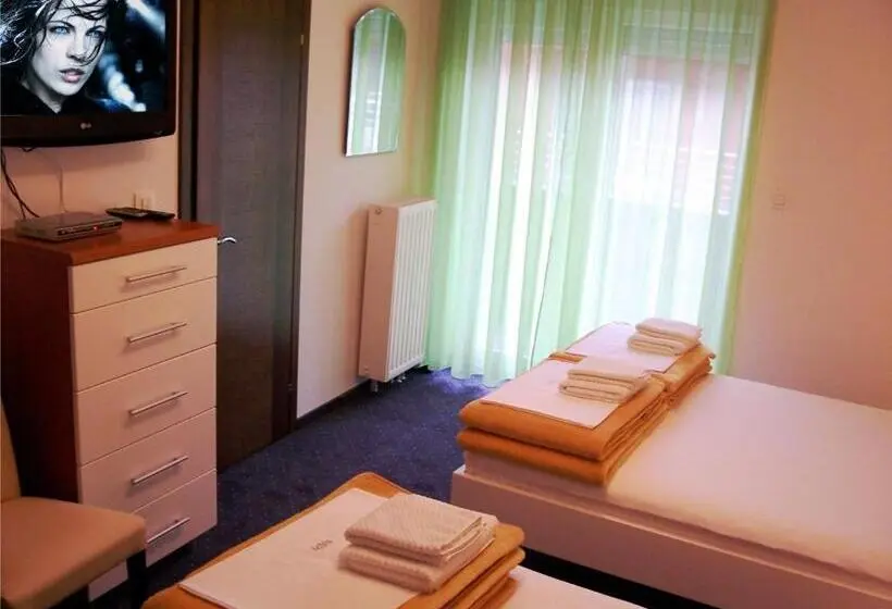 ファミリールーム, Pansion Komfor Fitea