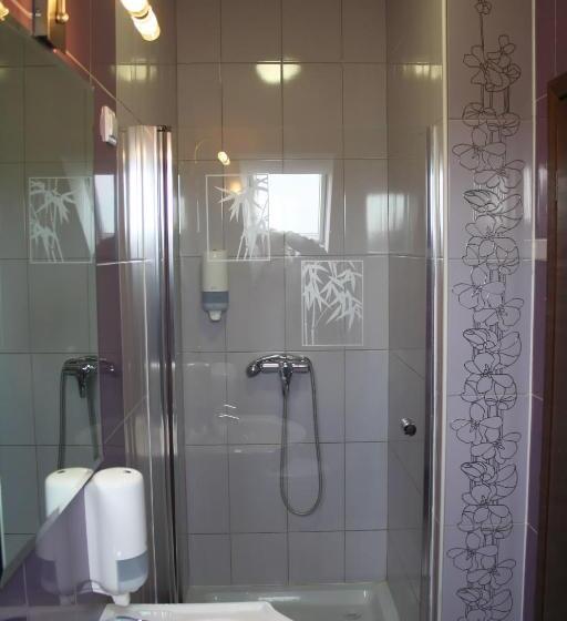 패밀리 룸, Pansion Komfor Fitea