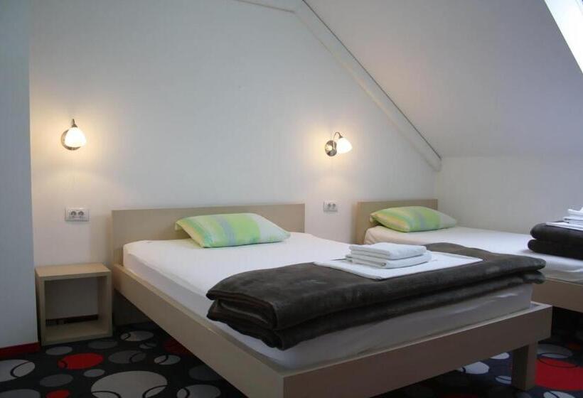 חדר משפחתי, Pansion Komfor Fitea