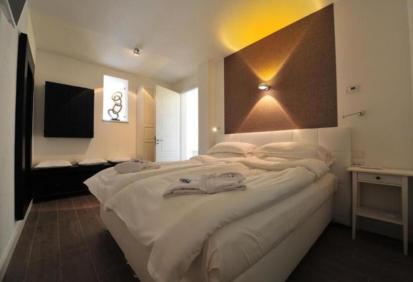 Suite with lake view, Zeno Suites