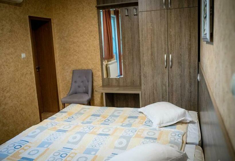 اتاق استاندارد با بالکن, Family Hotel Residence