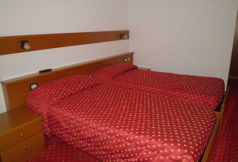 חדר סטנדרט לשלושה, Albergo Garni Martina