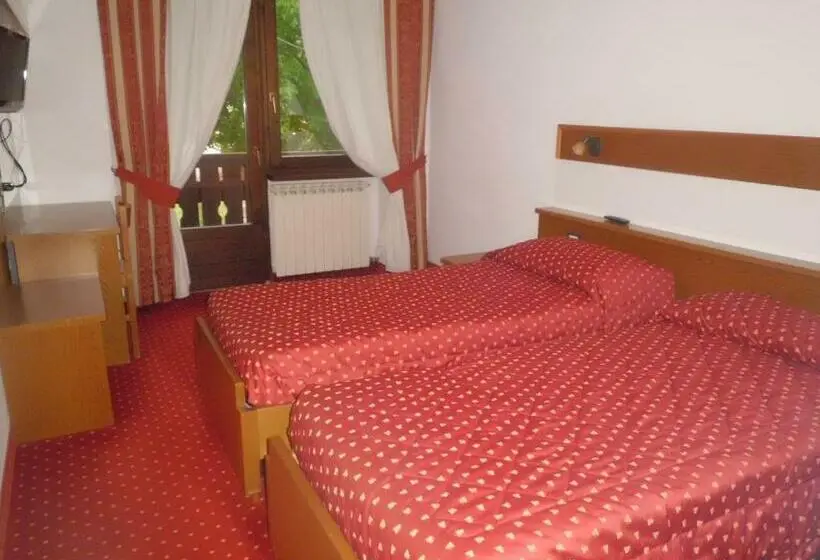 Standard Kolmen Hengen Huone, Albergo Garni Martina