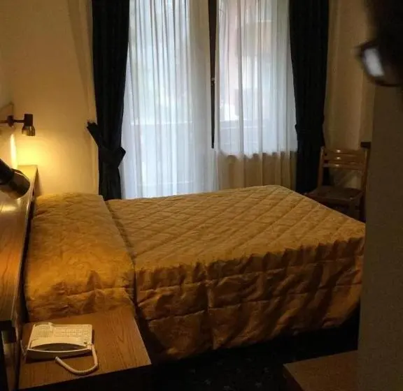 Standard Yhden Hengen Huone, Albergo Garni Martina