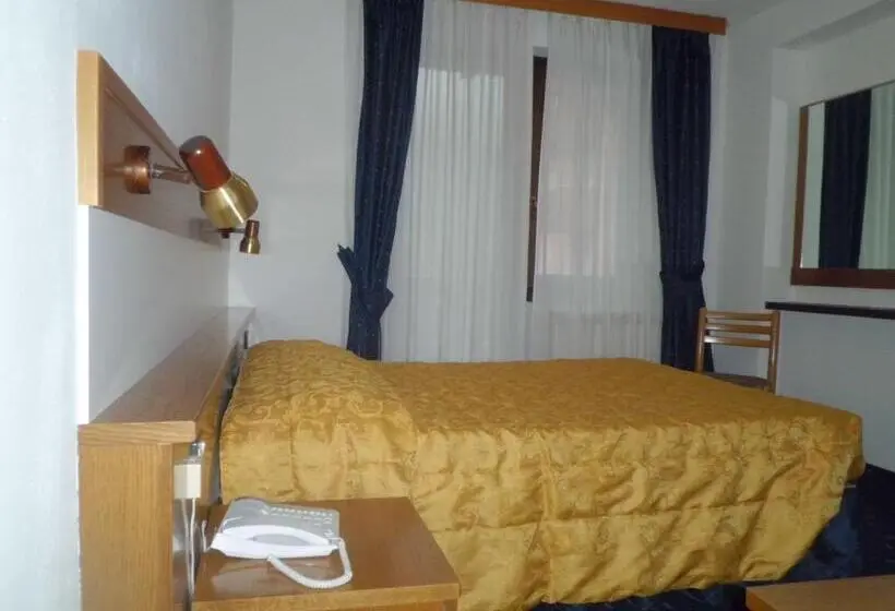 Standard Yhden Hengen Huone, Albergo Garni Martina