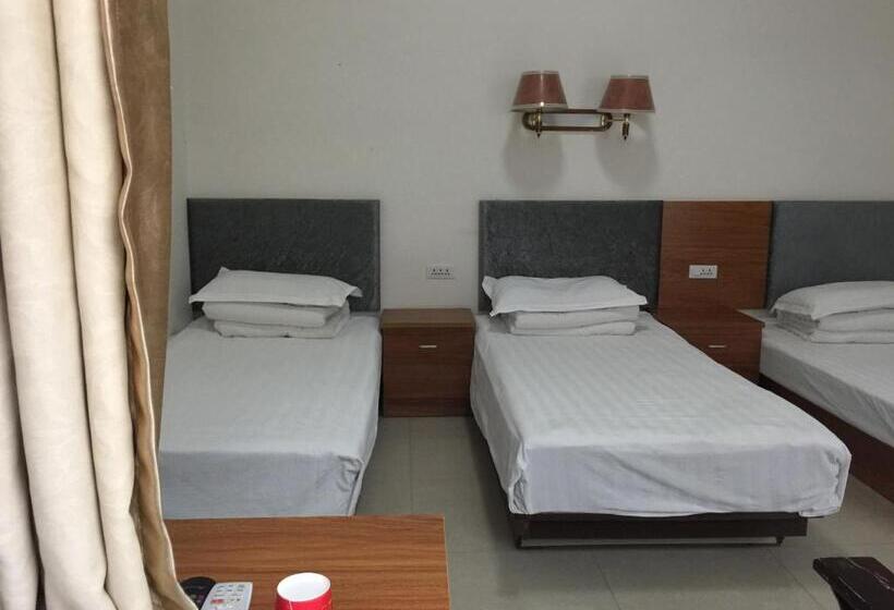 غرفة قياسية ثلاثية, Huashan International Youth Hostel