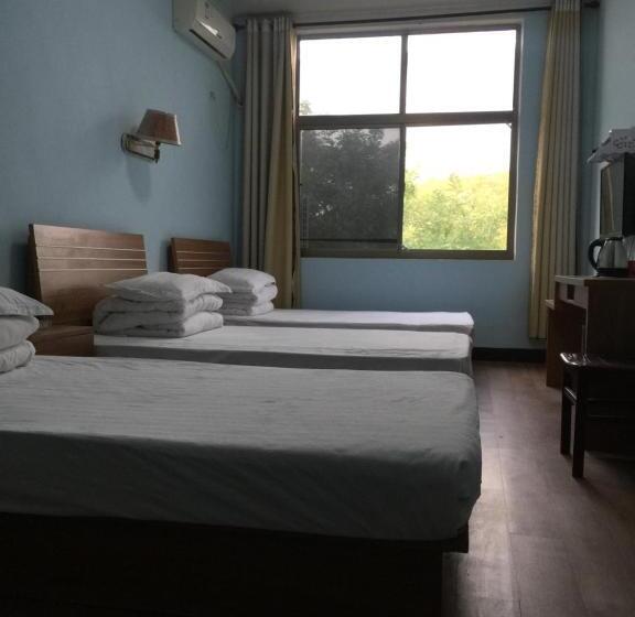 Номер Стандарт Трехместный, Huashan International Youth Hostel