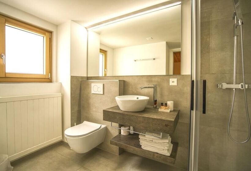 חדר סטנדרט לשלושה, Bellevue