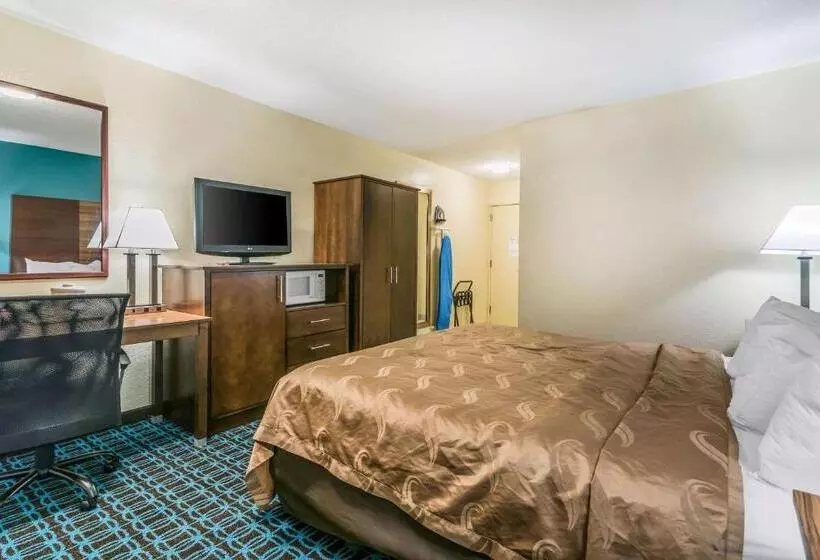 身障者適用キングサイズベッドルーム, Quality Inn Loudon Concord