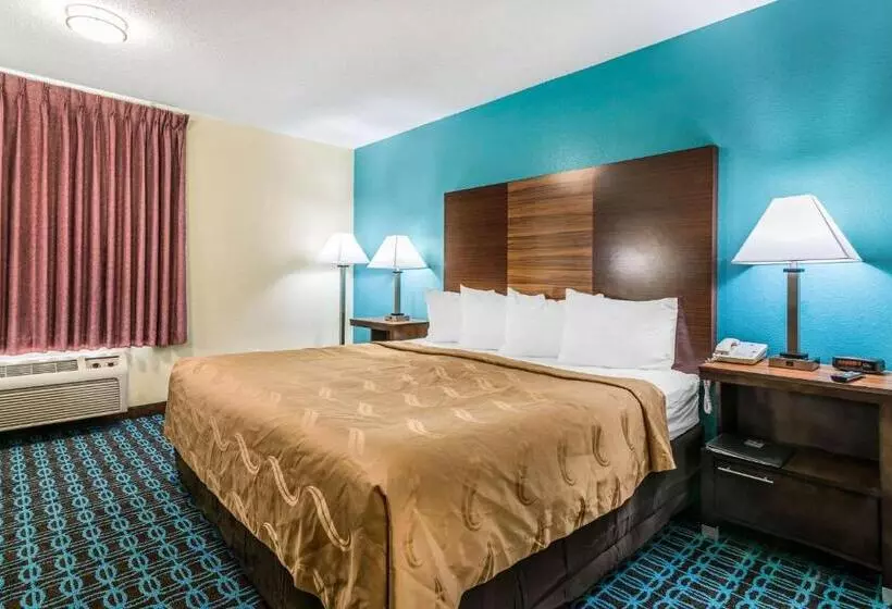 身障者適用キングサイズベッドルーム, Quality Inn Loudon Concord