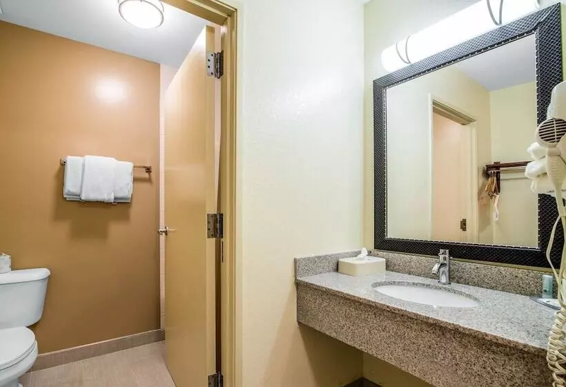 ２ダブルベッドのスタンダードルーム, Quality Inn Loudon Concord