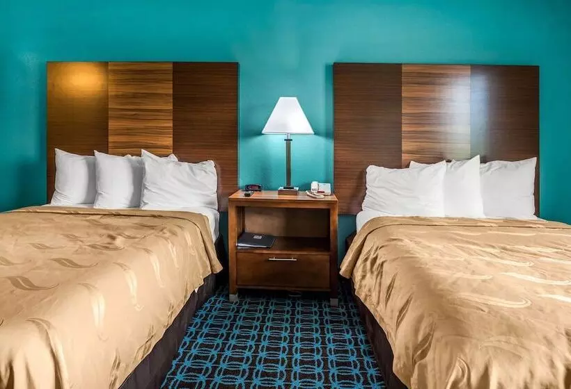 ２ダブルベッドのスタンダードルーム, Quality Inn Loudon Concord