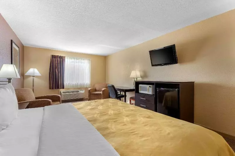キングサイズベッドのスタンダードルーム, Quality Inn West Memphis I40