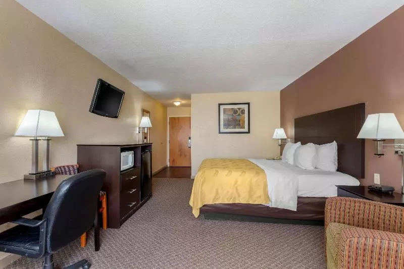 キングサイズベッドのスタンダードルーム, Quality Inn West Memphis I40
