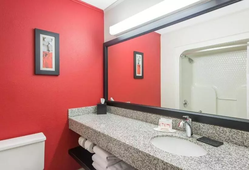 استودیوی استاندارد, Ramada By Wyndham Springfield North