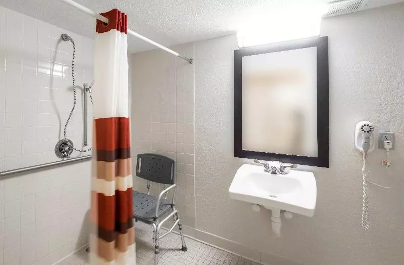 スタンダードルーム, Red Roof Inn Plus+ South Deerfield   Amherst