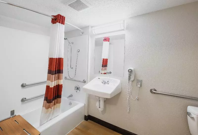 キングサイズベッドのスーペリアルーム, Red Roof Inn Plus+ South Deerfield   Amherst