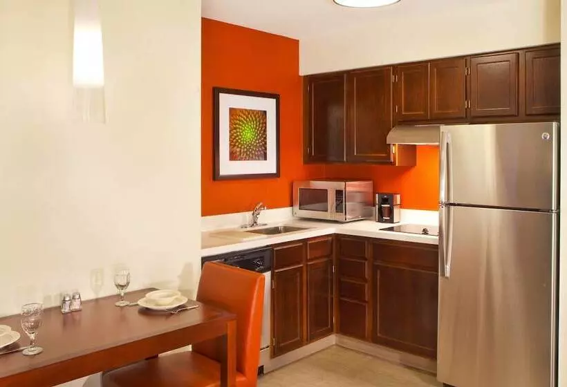 スタンダードスタジオ, Residence Inn Hartford Manchester