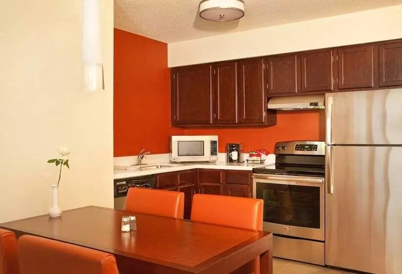スタンダードスタジオ, Residence Inn Hartford Manchester