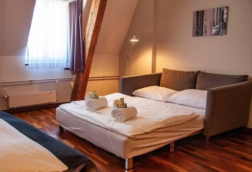 اتاق خانوادگی, Royal Hotel   Urban Living