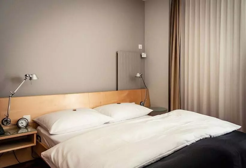 سوییت جونیور با بالکن, Royal Hotel   Urban Living