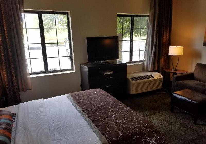 מיטת קינג בסוויטה, Staybridge Suites   Cincinnati North, An Ihg