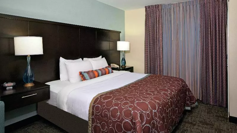 キングサイズベッドのスイートルーム, Staybridge Suites   Cincinnati North, An Ihg