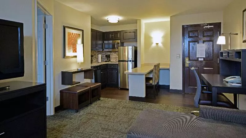 キングサイズベッドのスイートルーム, Staybridge Suites   Cincinnati North, An Ihg