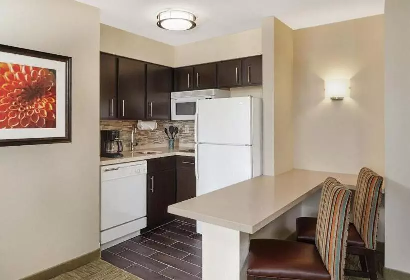 キングサイズベッドのスイートルーム, Staybridge Suites Glenview, An Ihg
