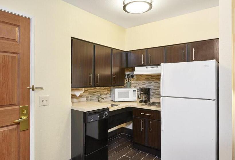 اتاق استاندارد با تخت بزرگ برای معلولان, Staybridge Suites Glenview, An Ihg