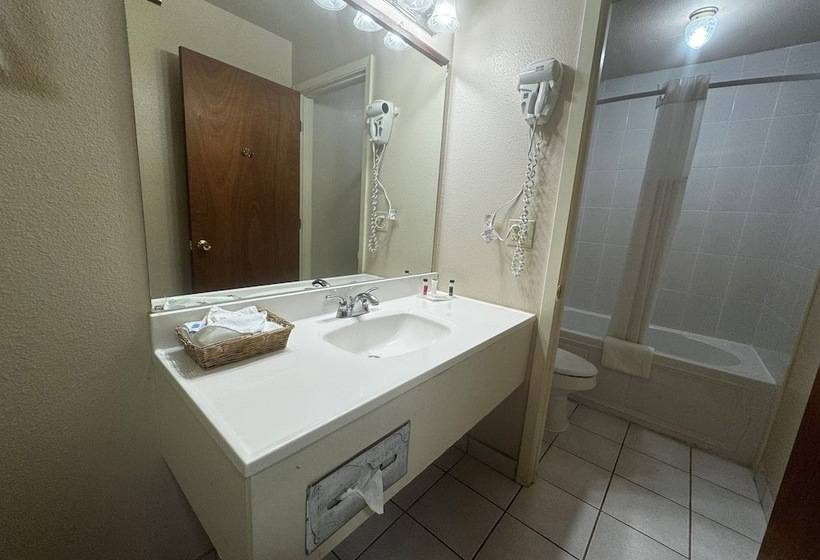 ２ダブルベッドのスタンダードルーム, Super 8 By Wyndham Giddings