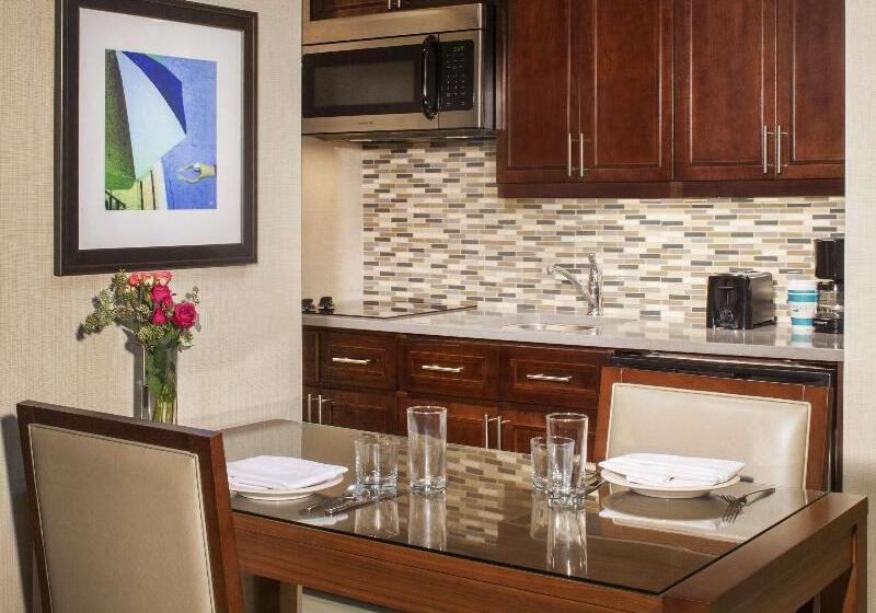 キングサイドベッドのスタンダードワンルーム, Super 8 By Wyndham Giddings