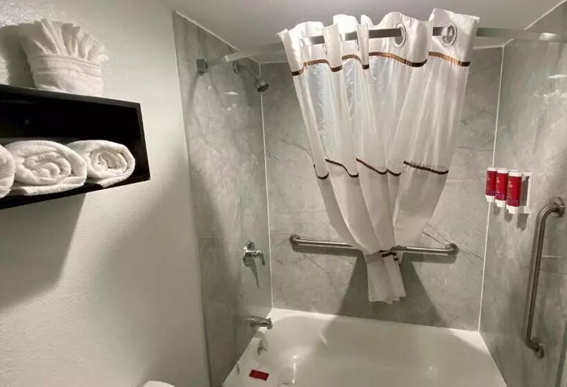 １階のスタンダードルーム, Surestay Hotel By Best Western Santa Cruz